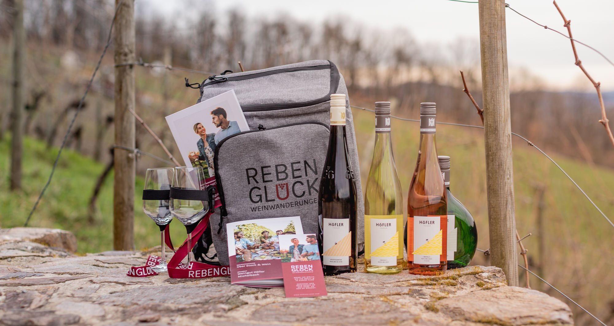 REBENGLÜCK JGA Paket mit Rucksack, Weinen und Weingläsern
